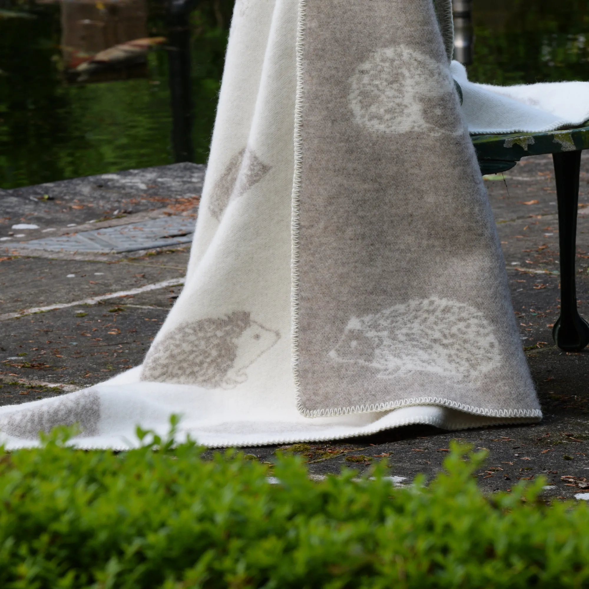 Hedgehog Wool Blanket B160027 Jj Textile Lifestyle 1 Hedgehog Wool Blanket B160027 Jj Textile Lifestyle 1