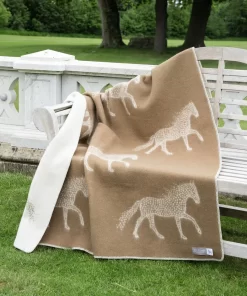 Dot Horse Wool Blanket B170033 Jj Textile Lifestyle 1