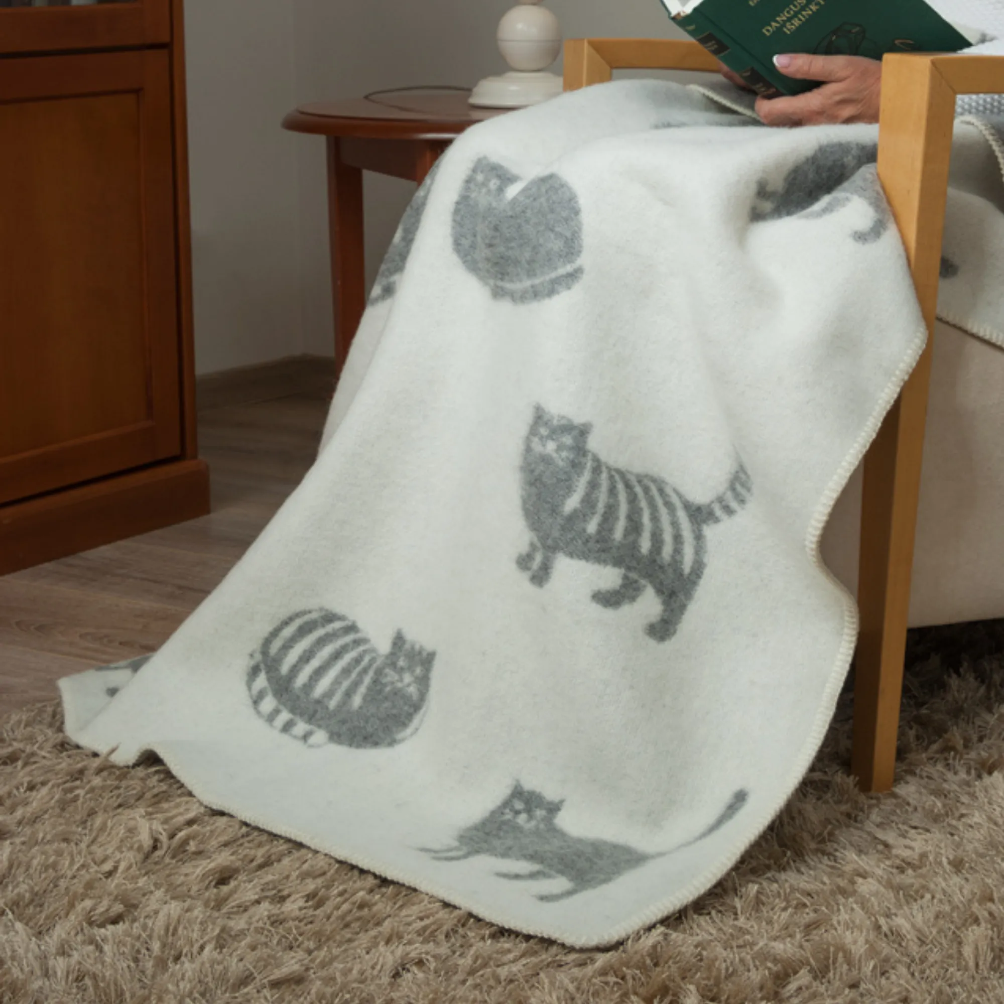 Grey Cat Midi Wool Blanket Sb200018 Jj Textile Detail Grey Cat Midi Wool Blanket Sb200018 Jj Textile Detail