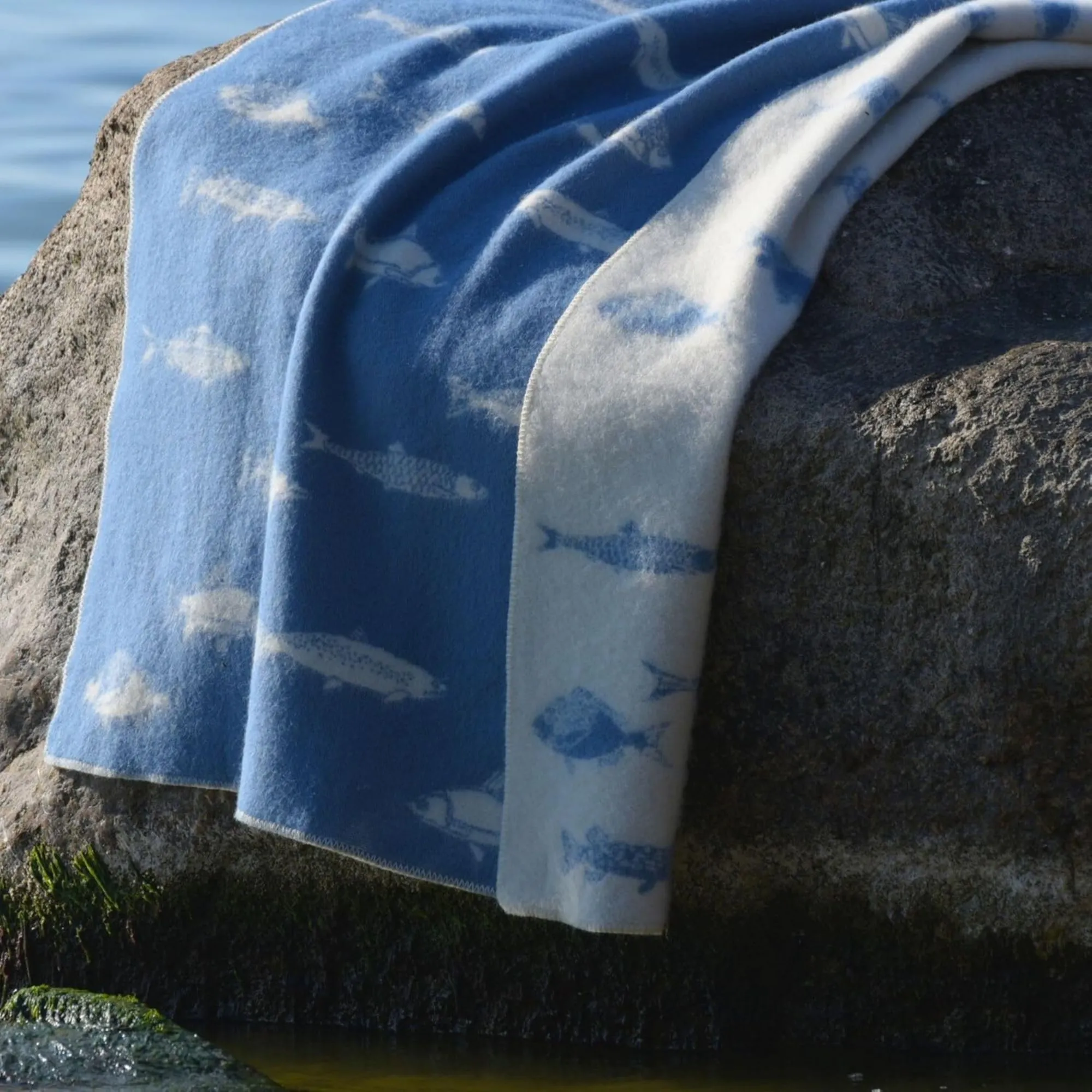 Fish Wool Blanket B210049 Jj Textile Lifestyle 1 Fish Wool Blanket B210049 Jj Textile Lifestyle 1