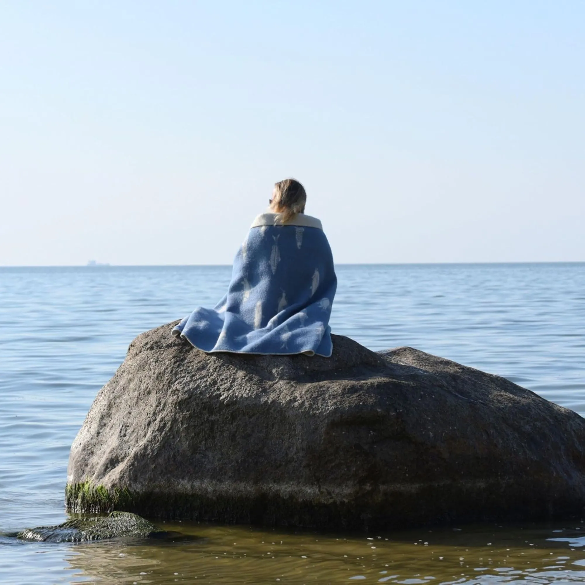 Fish Wool Blanket B210049 Jj Textile Lifestyle 2 Fish Wool Blanket B210049 Jj Textile Lifestyle 2