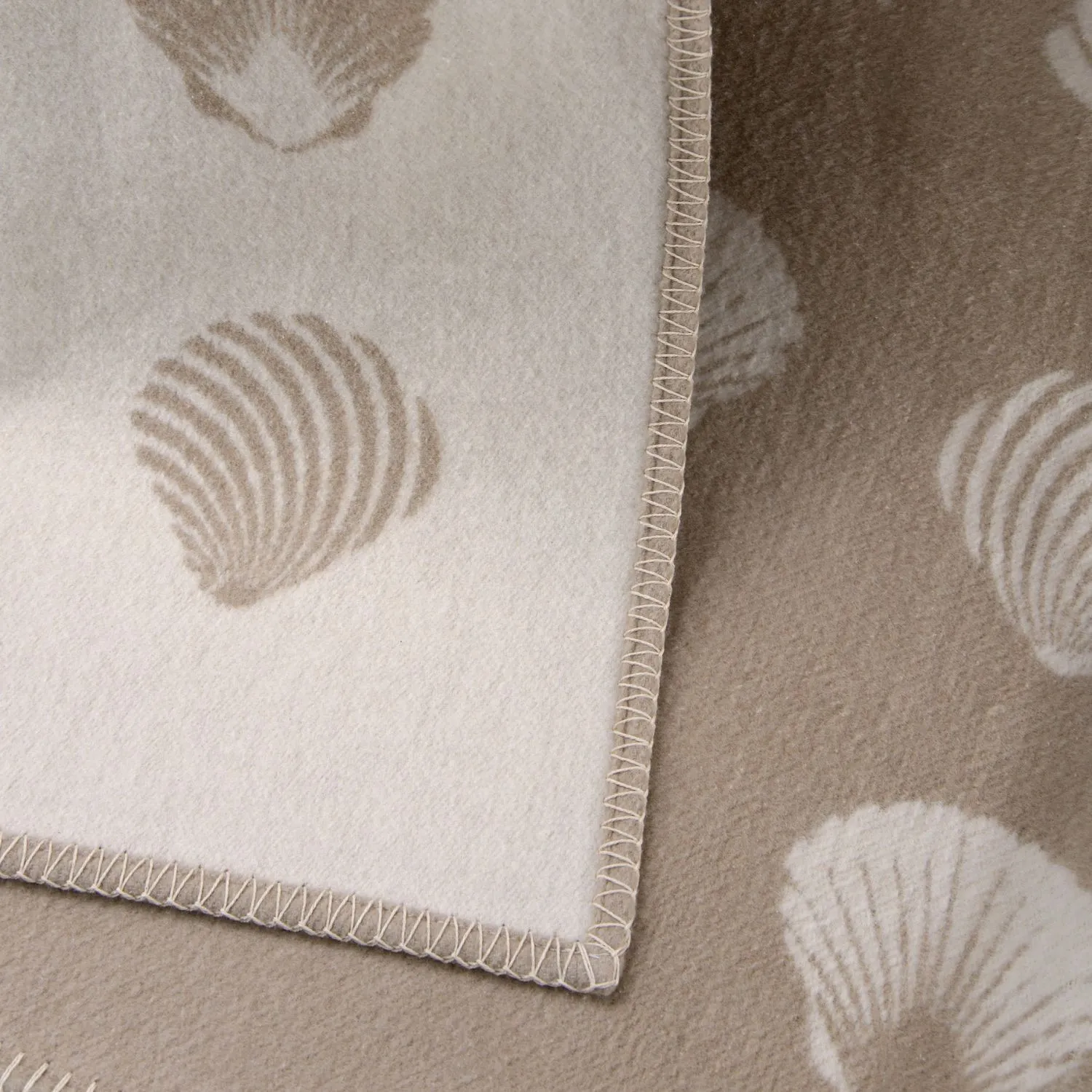 Seashells Large Recycled Cotton Blanket Ctb230003 Jj Textile Edge Seashells Large Recycled Cotton Blanket Ctb230003 Jj Textile Edge
