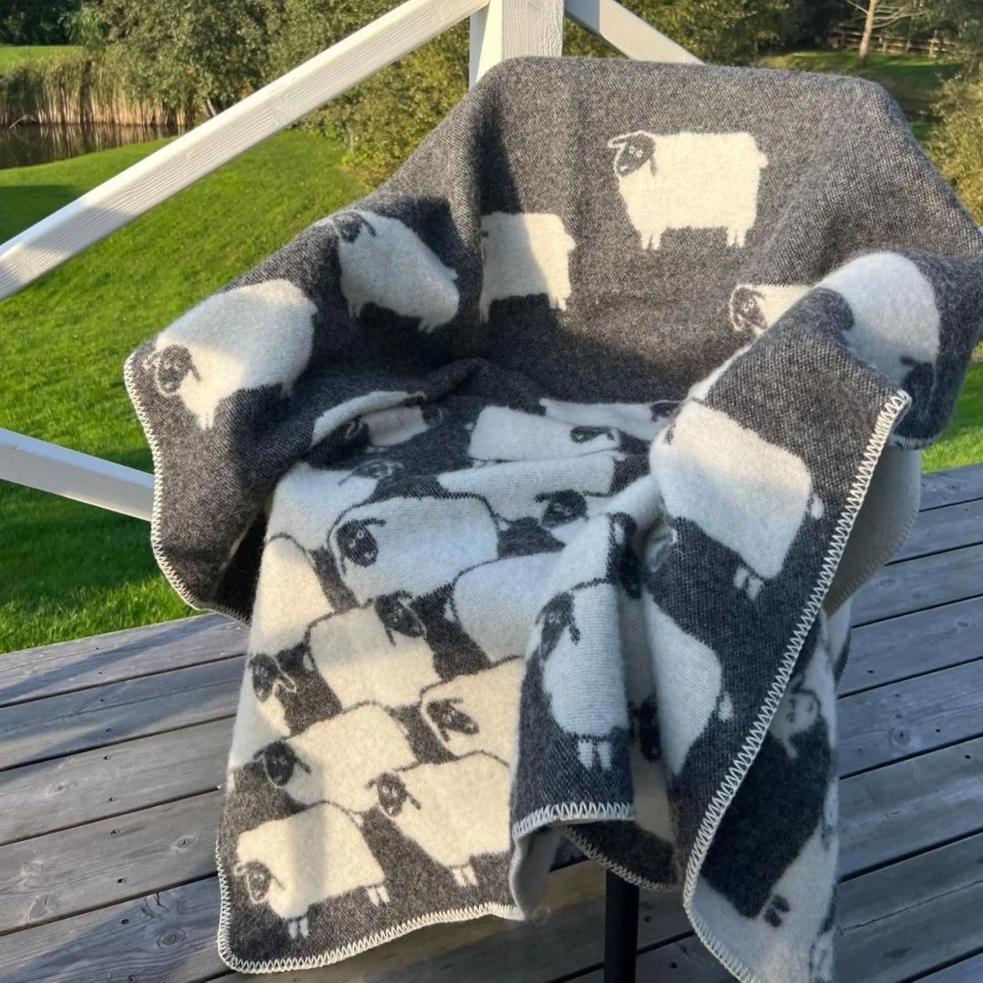Herd Wool Blanket B230053 Jj Textile Lifestyle 1 Herd Wool Blanket B230053 Jj Textile Lifestyle 1