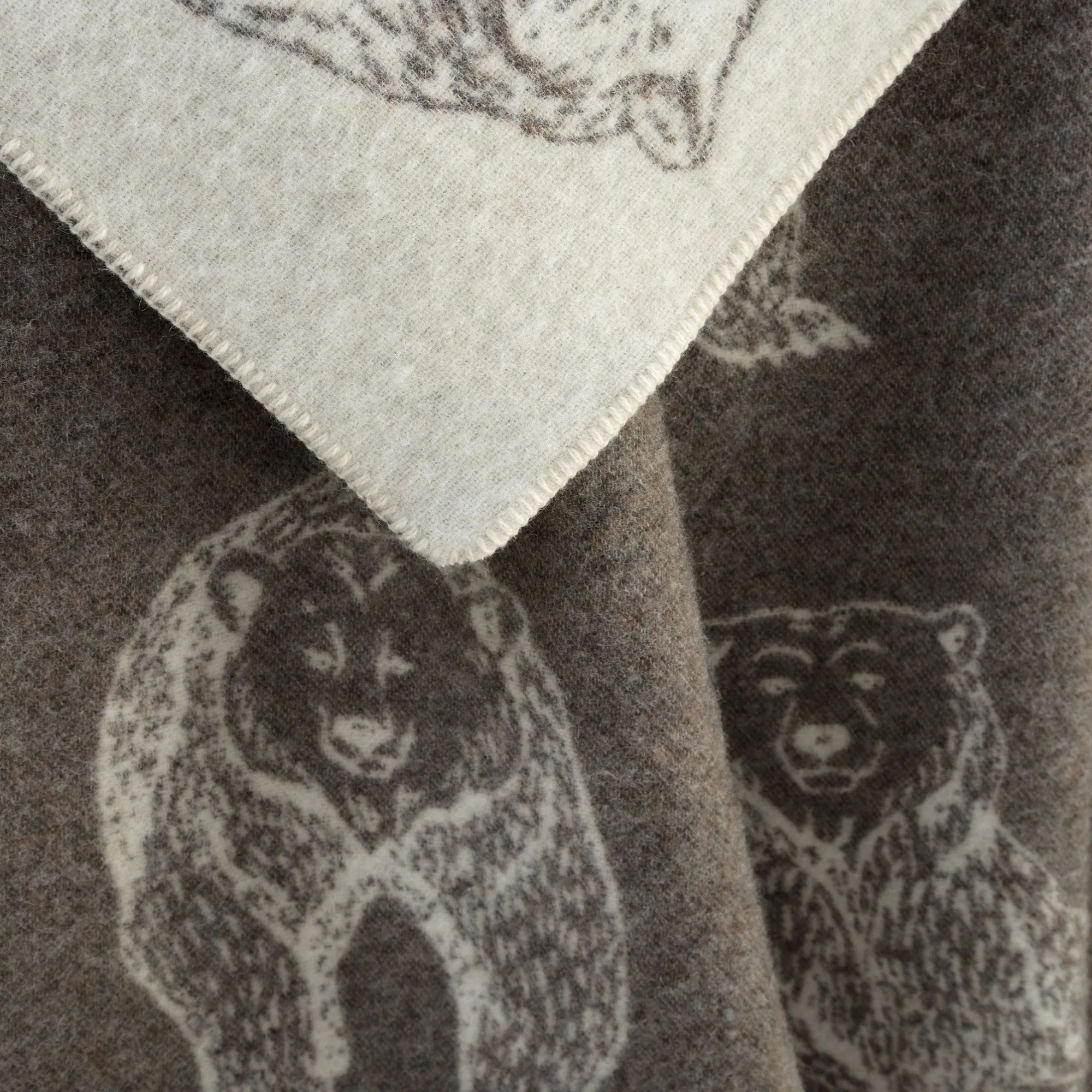 Bear Wool Blanket B230052 Jj Textile Close Up Bear Wool Blanket B230052 Jj Textile Close Up