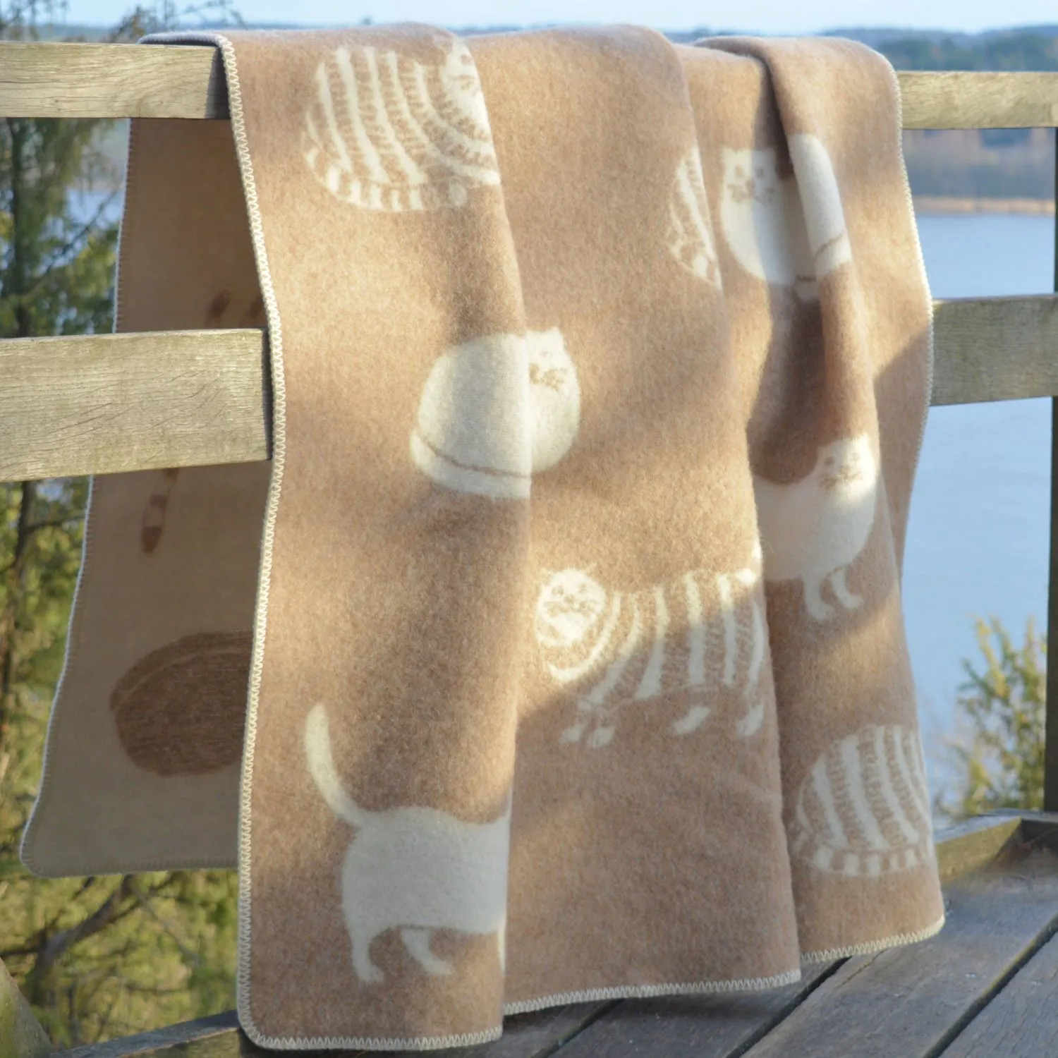 Brown Cat Wool Blanket B260058 Jj Textile Lifestyle Brown Cat Wool Blanket B260058 Jj Textile Lifestyle